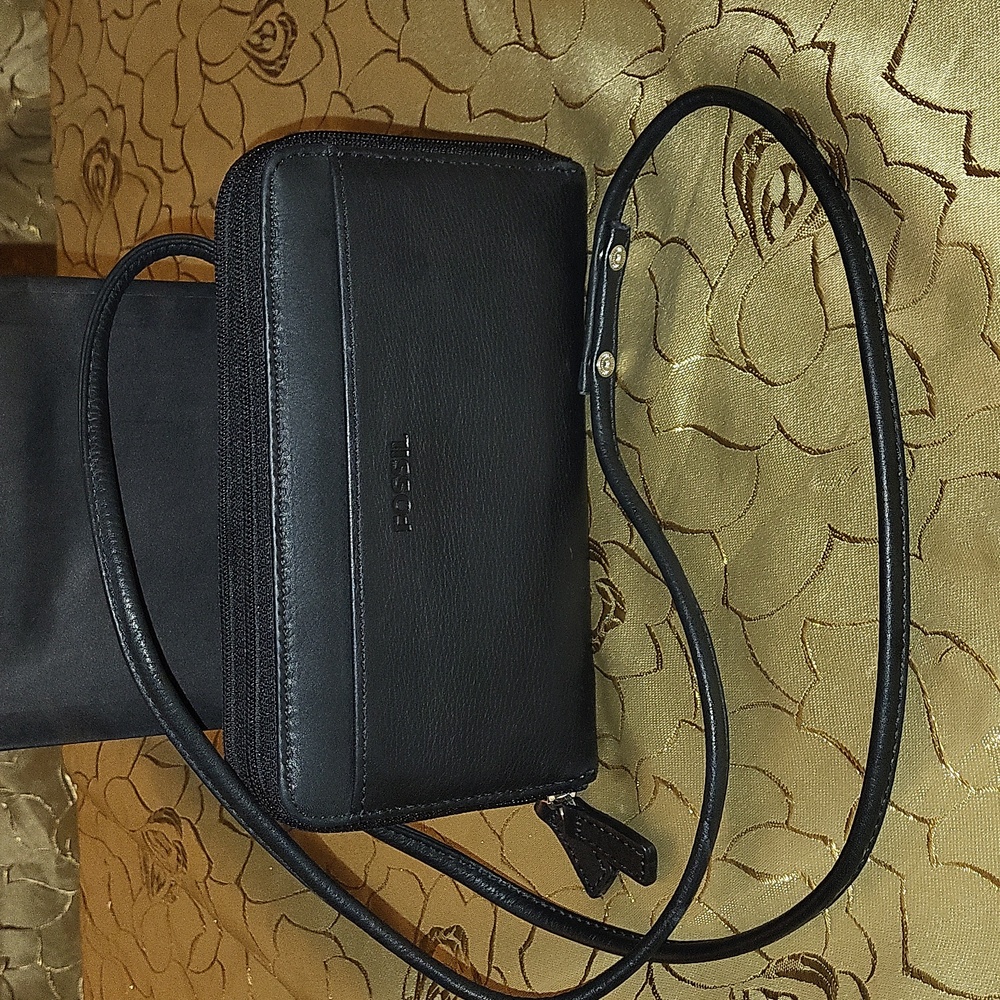 🗝Fossil Crossbody Wallet-Brand New! Leather🗝